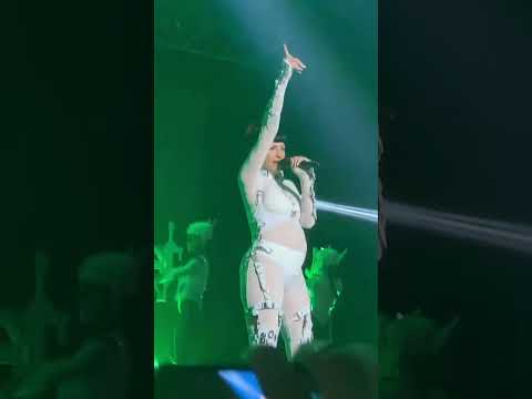 Mucha Data - Cazzu @ Nena Trampa Tour 2023 (Teatro Caupolicán, Santiago de Chile)