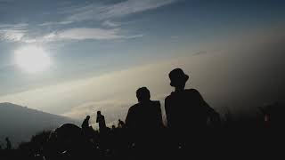 Download lagu Seberkas Sinar - Nike Ardila (Keroncong Version) Pemandangan Gunung Guntur mp3