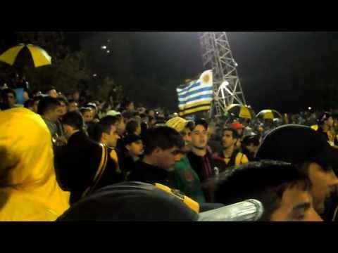 "Peñarol vs defensorto en el franzini Clausura 2013" Barra: Barra Amsterdam • Club: Peñarol • País: Uruguay