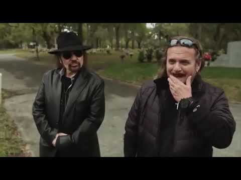 46 / Gary and JVZ visit Ronnie's grave Lynyrd Skynyrd