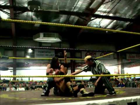 Chavo Guerrero vs Wildman Gary Williams (Trash Canyon run in).wmv