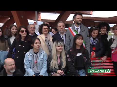 2019-04-11 PRATO - PANCHINA ROSSA DECORATA CONTRO VIOLENZA SU DONNE