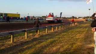 preview picture of video 'Legend and Hero returns tractor pulling kirkbride 2014'