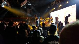 E town concrete live.. mandibles! Oct 1 2016