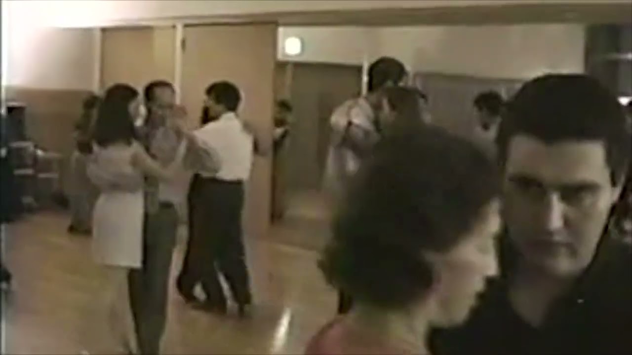 Roberto Herrera y Yanina Bilous bailando con japoneses en una Milonga en Tokyo. Parte 2