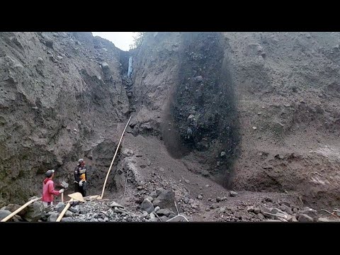 The Cliff Collapse Left Nurwanto And Ahmad Stunned