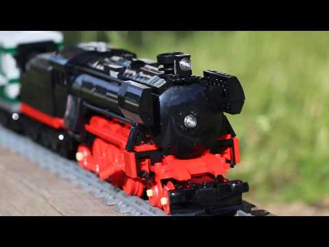 Huge Emerald Night Train 10194, motorized & with 8 passenger cars
