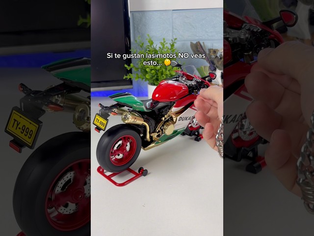 Vídeo relacionado con TACHAN - Heroes de Ciudad - Camioneta con Moto de Carreras - Luces y Sonidos - 1:12 - +3 (CPA Toy Group 757T00890)