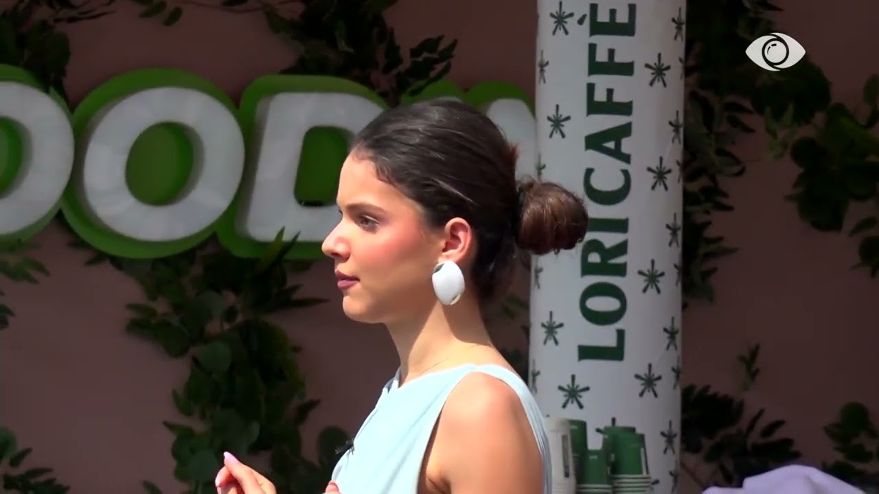 Momente të bukura në shtëpi/ Banorët nisin ditën me energji duke kërcyer në oborr