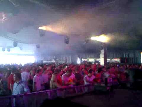 Leon Bolier & Sied van Riel playing back to back on Tomorrowland 2009