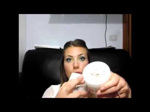 Grasso di perdita di capelli sulla testa Molti i capelli con una punta bianca abbandonano