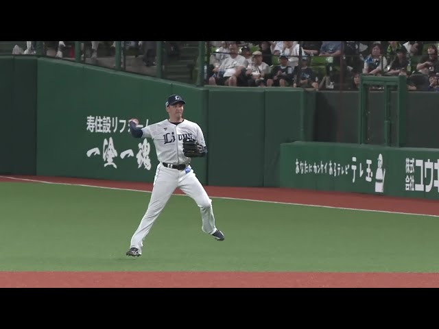 【8回表】好守!! ライオンズ・元山飛優 一二塁間を抜けそうな打球を捕球しアウトにする!! 2025年6月4日 埼玉西武ライオンズ 対 東京ヤクルトスワローズ