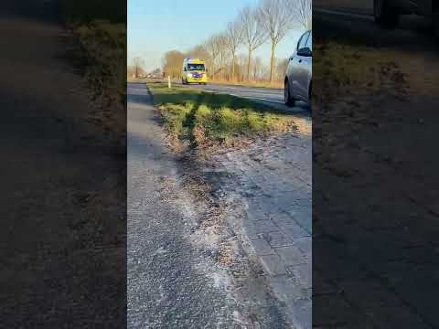Prio 1 A1 Ambulance naar ongeval letsel, Situatie ( Jongetje of meisje van klimrek gevallen)