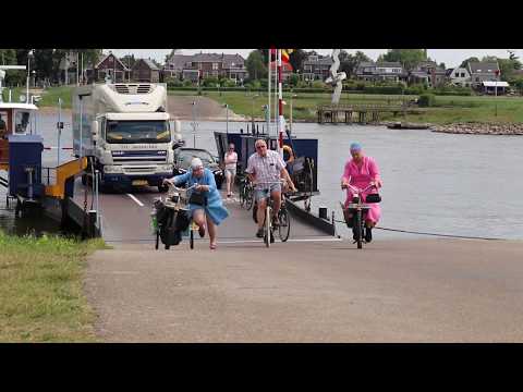 De Zingende Badmutsen houden de moed erin in Welsum