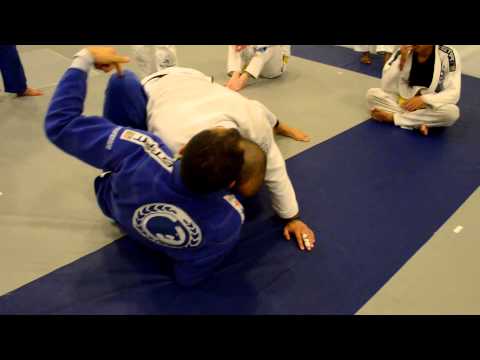 BJJ START Technique – Reverse hook sweep from butterfly guard