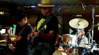Musik-Video-Miniaturansicht zu Welcome Back Songtext von Neil Young & Crazy Horse