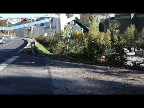 Beifahrer (75) nach schwerem Unfall in Klaus an der Pyhrnbahn aus Unfallwrack gerettet