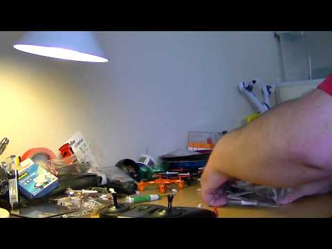 MongoTV_438 - Del 3 - Hjemme Igen - Flyver Hubsan H111 Nano Drone På Skrivebord Og Snakker