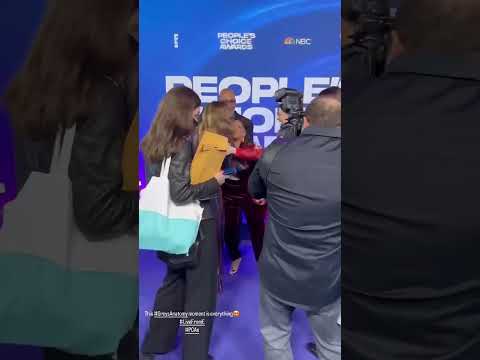 Ellen Pompeo with grey’s anatomy cast at the 2022 People's Choice Awards. #ellenpompeo