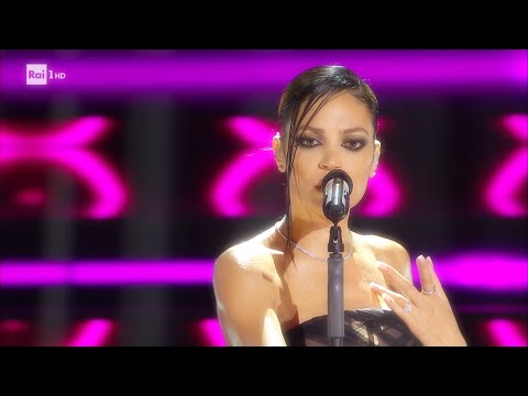 Elodie canta 'Due' - Sanremo 2023 (uriel version)
