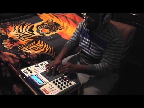 citythebeatmaster Finger Drumming making a beat : Akai MPC RENAISSANCE Jay Z Interlude