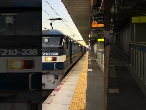 貨物列車　夕刻の通過シーン