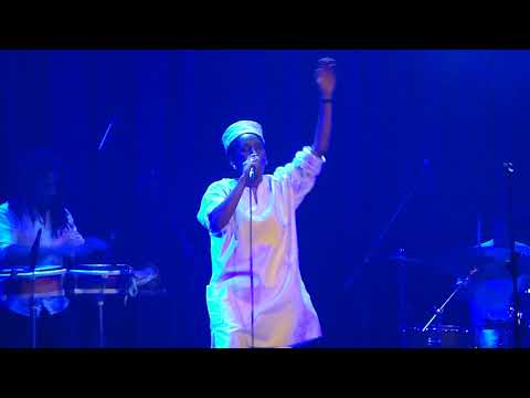 Mahmundi performing "Hit" Live @ Casa Natura Musical, São Paulo, Brazil