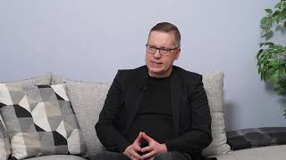 Haastattelussa pastori Mika Jantunen