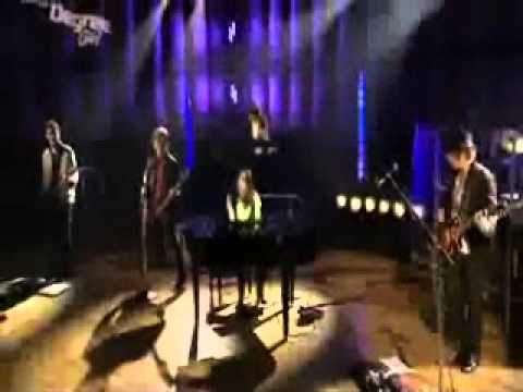 Ariana Grande vs. Miley Cyrus vs. Demi Lovato||Live Singing