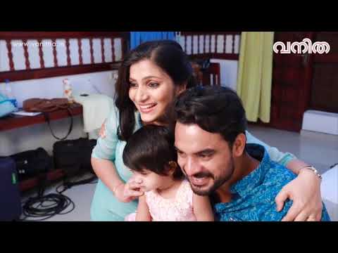 download lagu mp3 mp4 Tovino Wife, download lagu Tovino Wife gratis, unduh video klip Tovino Wife