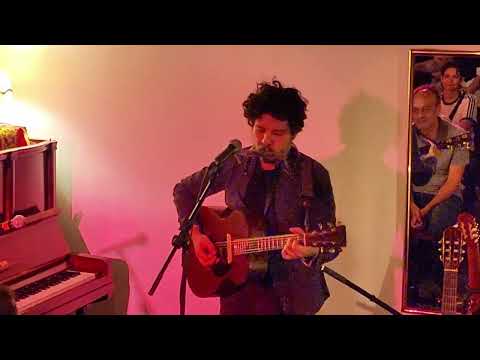 Madeira Viva com Musgo -  Helio Flanders feat Malu Magri e Nitai Santana