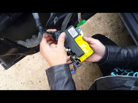 Как поменять  дверной замок  в VOLVO V 70 [How to change the door lock in VOLVO V 70]
