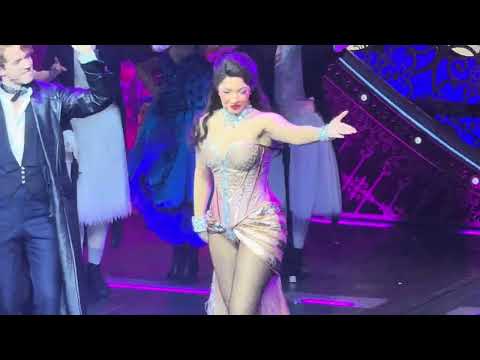 Première April Darby in Moulin Rouge