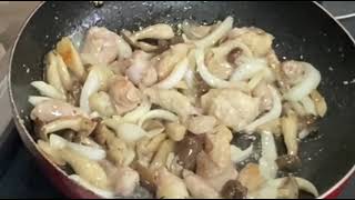 STIR FRY BEEF HORMONE WITH MUSHROOM AND SPROUT MUNG BEAN