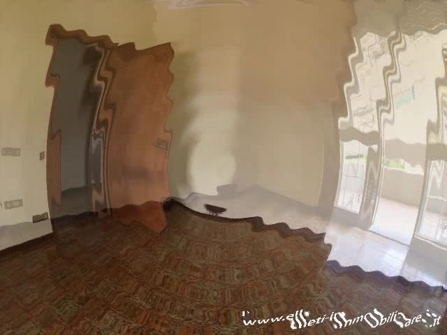 Marina di Massa a confine con Ronchi, a soli 350 mt dal mare e in piccola palazzina ben tenuta di s