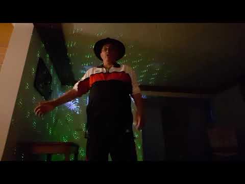 "fly me to the moon"canta Franco!