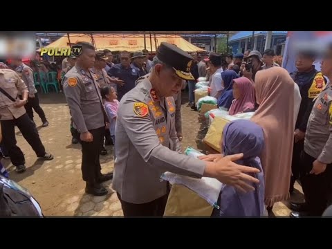 PENYALURAN BANSOS KAPOLDA BENGKULU KE KORBAN BANJIR KAB  LEBONG