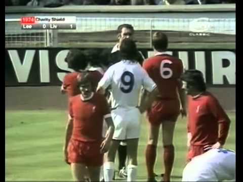 Johnny Giles punches Kevin Keegan in the face - Charity Shield 1974 Leeds United vs Liverpool