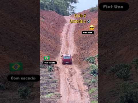 Fiat Uno com escada no teto