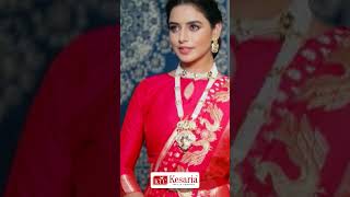 Download lagu Banarasi Silk Saree Photoshoot | Naari Saree Sundori Bengali | Kesaria Textile Company Surat #shorts mp3