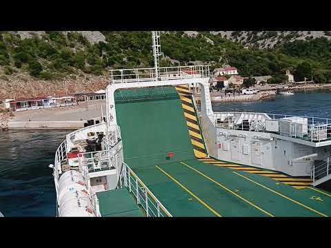 Vers Novalja ferry boat de Prizna Croatie