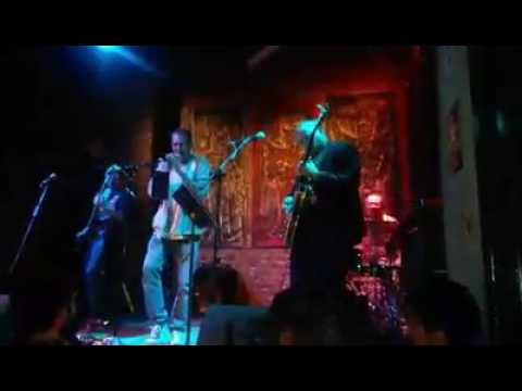 LAS CUERDAS ASESINAS DE LUCHO PELUCHO (the muffin man - Franz Zappa)