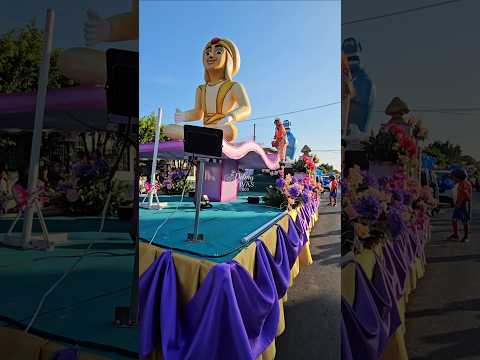 Que bonita carroza en desfile del correo de Sonsonate Centro #viralvideo #familia #fiestaspatronales