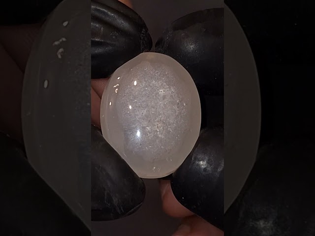 حجر عقيق ابيض طبيعي