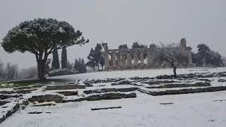 la-magia-della-neve-tra-i-templi-di-paestum