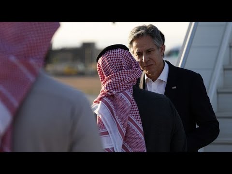 التقى مع بوريل فور وصوله.. بلينكن يحطّ في السعودية ضمن جولته في الشرق الأوسط
