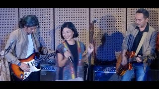 Download lagu Mak Engket ★ KOES 2nd GENeration (Sari, Chicha, Kenny, David & Damon) @ Galeri Indonesia Kaya mp3