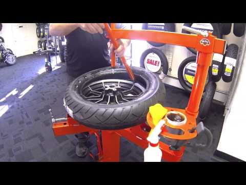 CH200 Tire change on a Harley Davidson Wheel