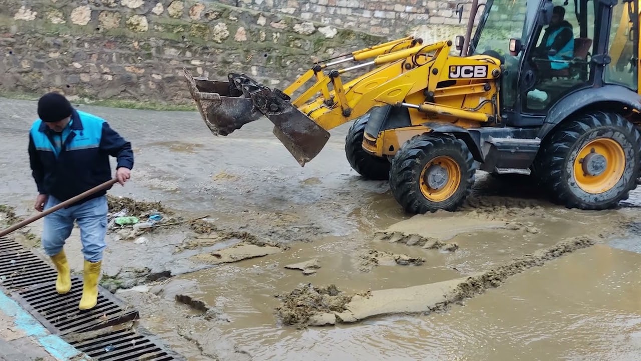 ŞUSKİ Ekipleri Şanlıurfa'da Yağış Önlemleri İçin Sahada