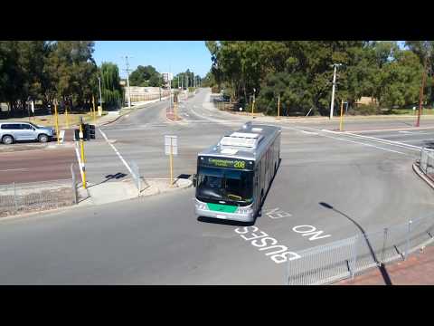 Transperth TP1652 & TP1676 Arrives @ Cannington Station